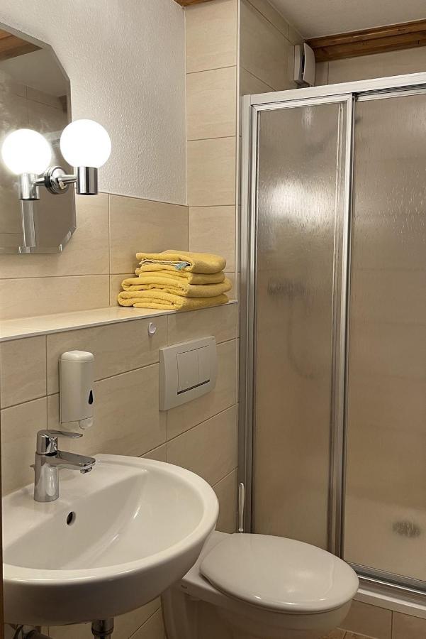 Hotel Garni Melchendorf エアフルト エクステリア 写真